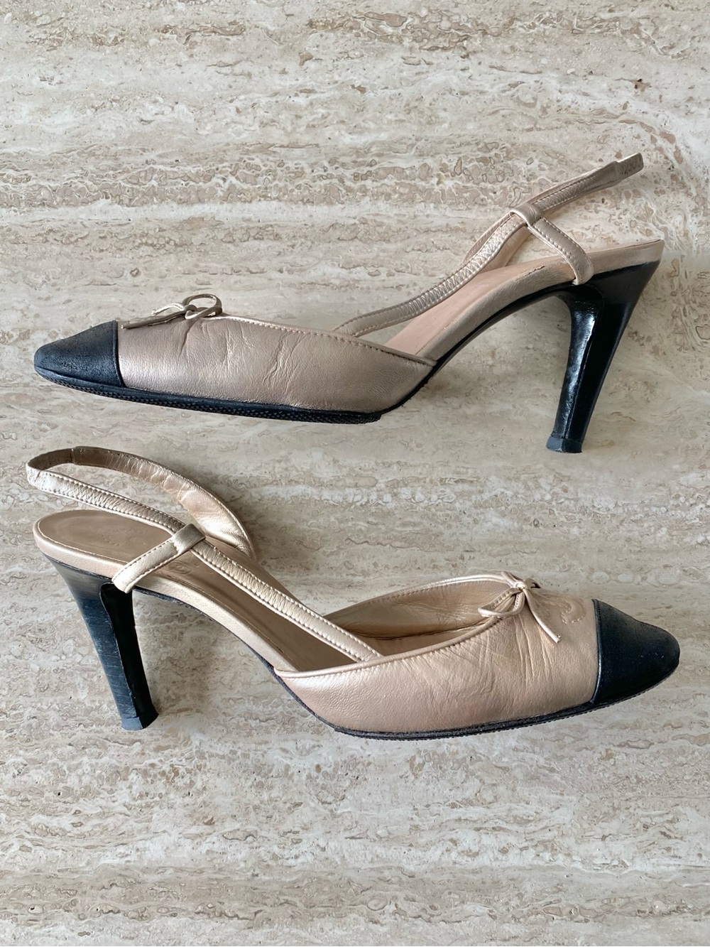 Vintage Chanel CC Bow Cap Toe Slingback Heels - Picture 2 of 10